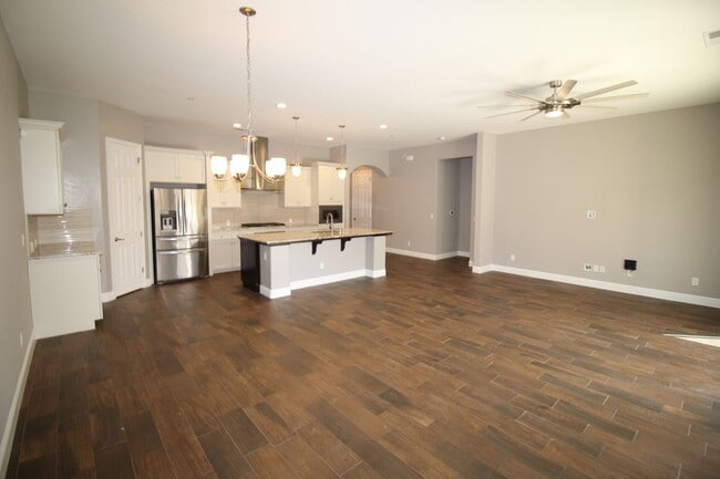 Building Photo - 1829 E Bella Rosa Ave
