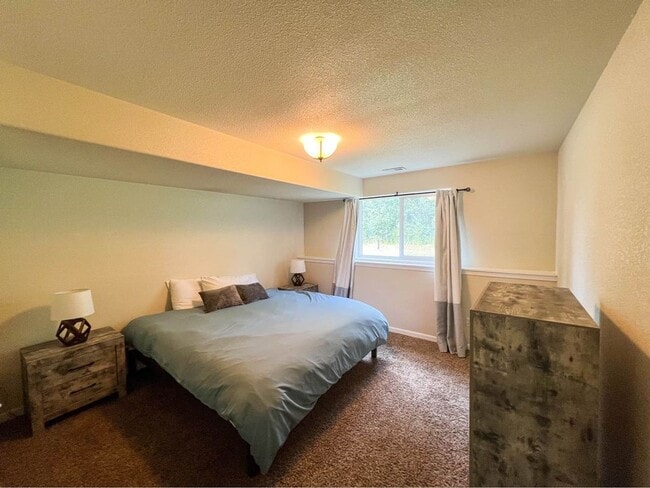 Building Photo - 1677 N Williwaw Way