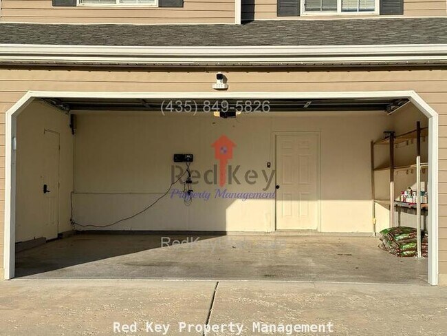 Building Photo - 970 W Single Family Home