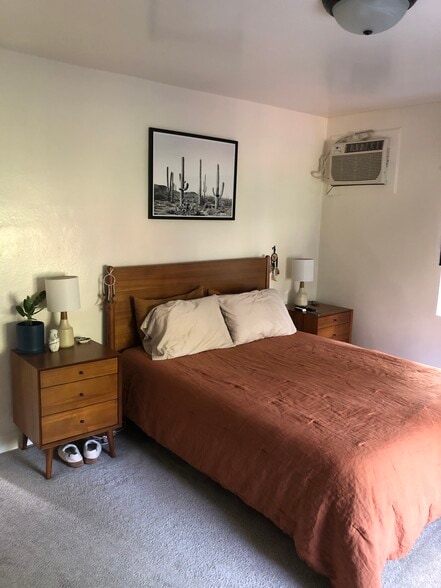 Large Front Bedroom - 910 North Vendome Street
