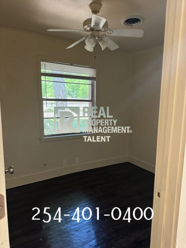 Building Photo - DEAL ALERT! Charming Vintage 3-bedroom, 1-...