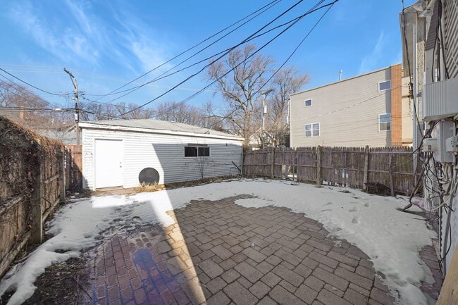 Building Photo - 7250 N Rogers Ave