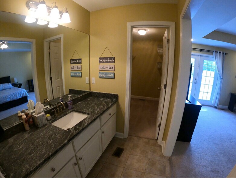 Building Photo - 109 Peregrine Way