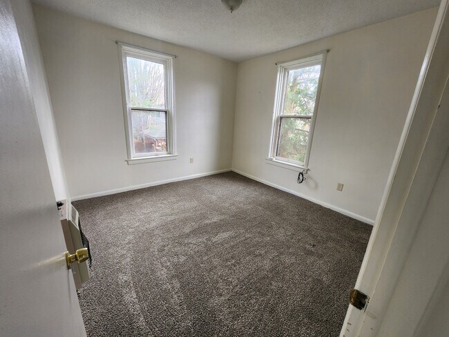 Bedroom - 201 Kelker St