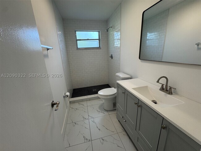 Building Photo - 2628 SW 31st Pl