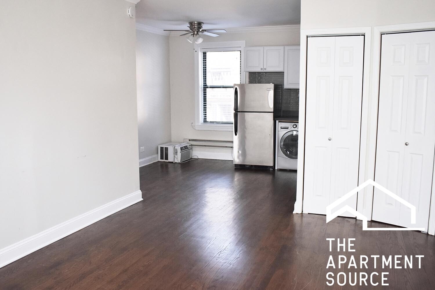 Building Photo - 3841 N Greenview Ave