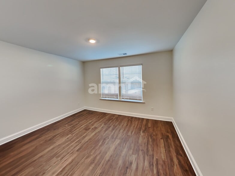 Building Photo - 618 Rivermist Dr