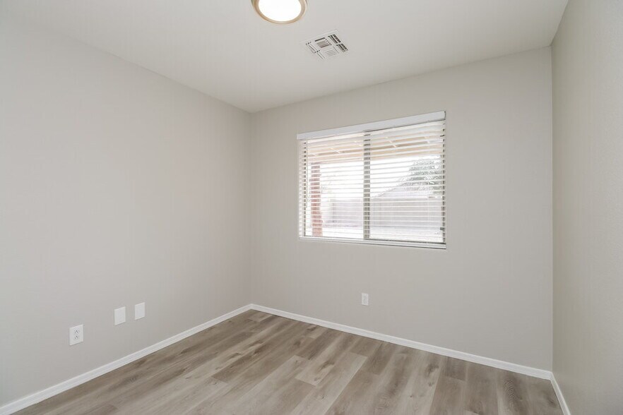 Building Photo - 30365 Maple Chase Dr