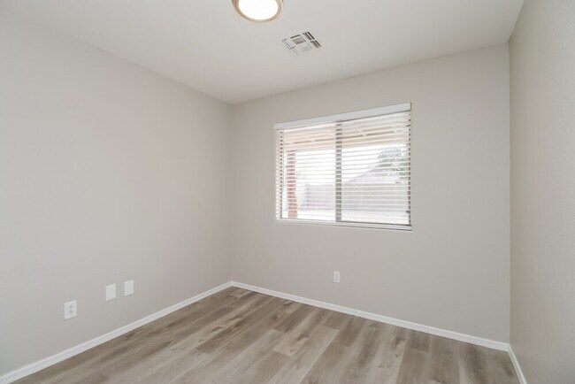 Building Photo - 30365 Maple Chase Dr