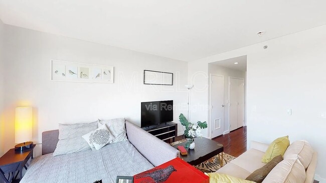 Building Photo - 1215  Broadway