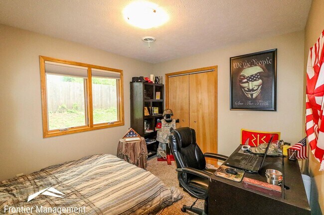 Building Photo - Beautiful 3 bedroom home just minutes from...