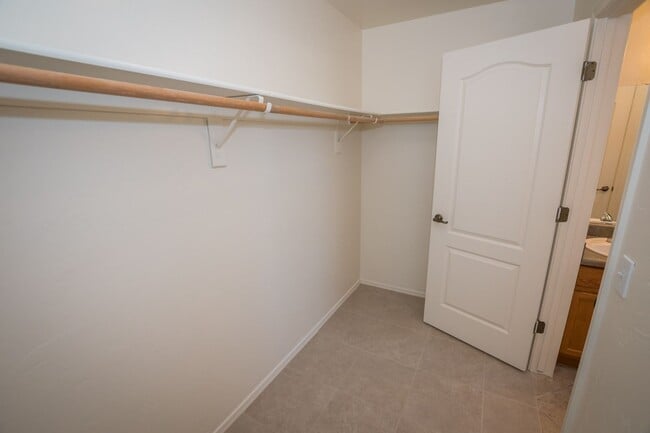 Building Photo - Charming 3-bedroom, 2-bathroom Home w/ 2 C...