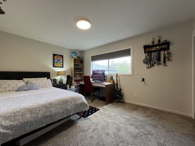 Building Photo - Comfortable Living in Bethany with Two Separate Units, Expansive 0.45-Acre Lot & Versatile Detach...