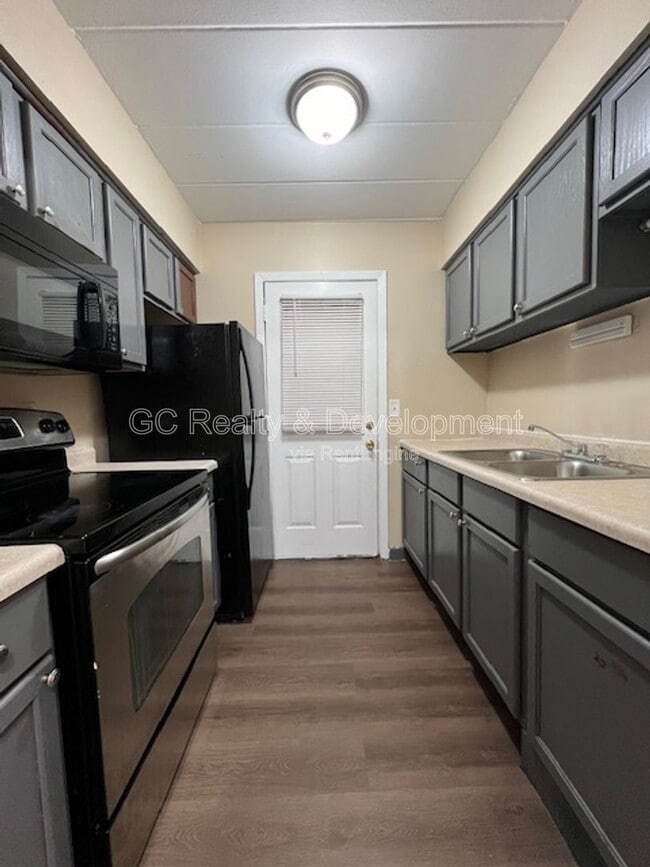 Building Photo - 350 Wilson Ave