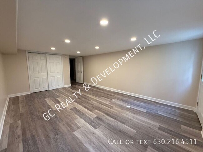 Building Photo - 318 S Hale St