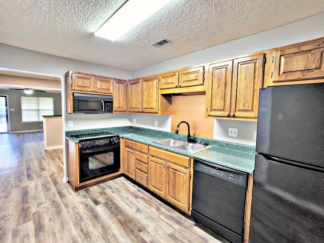 Building Photo - Single Story Condo FOR RENT Decatur 2BR