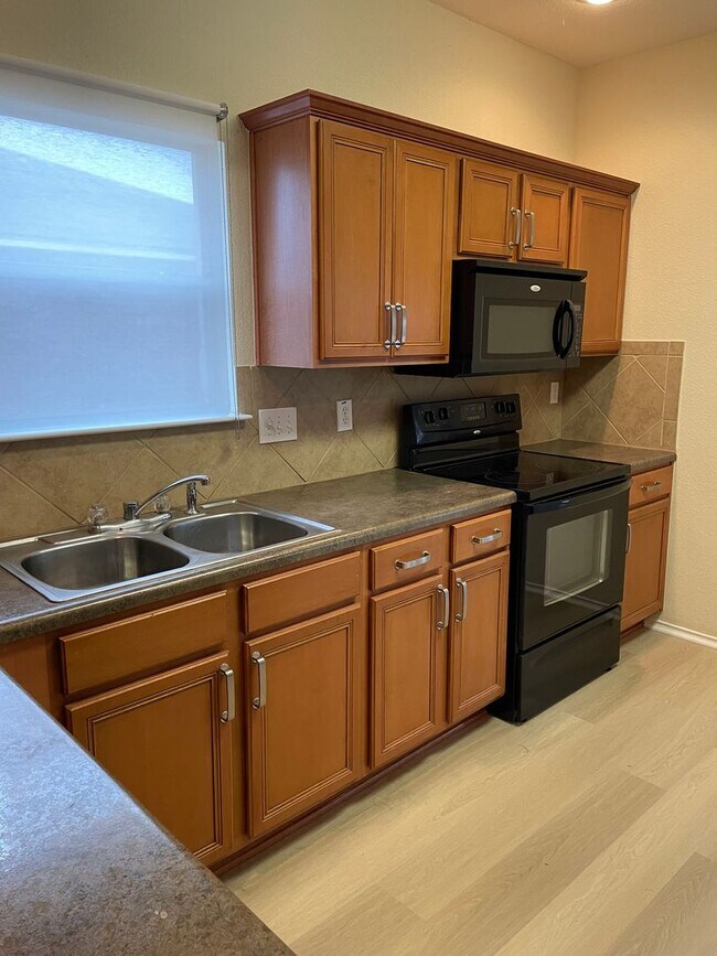 Building Photo - Bright & Spacious 3BR/2.5BA with Loft and Two-Car Garage in Sendero Springs