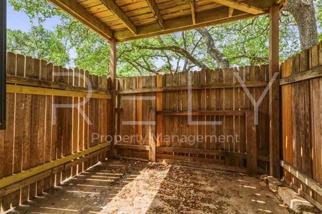 Building Photo - 302 Algerita Dr