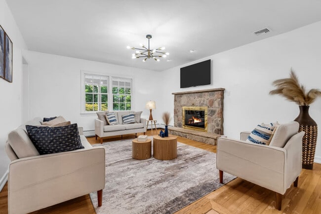 Building Photo - 3 Cherry Ln