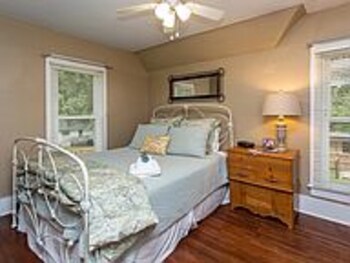 BR 4 of 5 - 107 S Riverside Dr