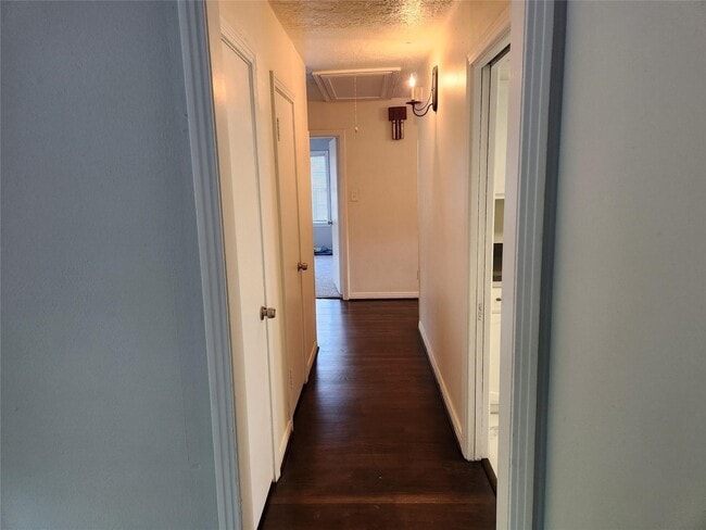 Building Photo - 1107 Worthshire St