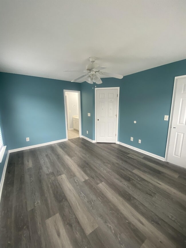 Building Photo - 421 Emerson Dr