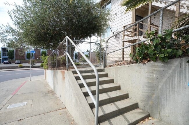 Building Photo - 100 Carolina St