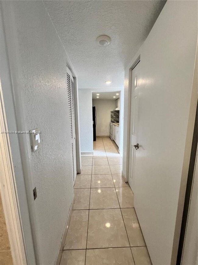 Building Photo - 7125 Bay Dr