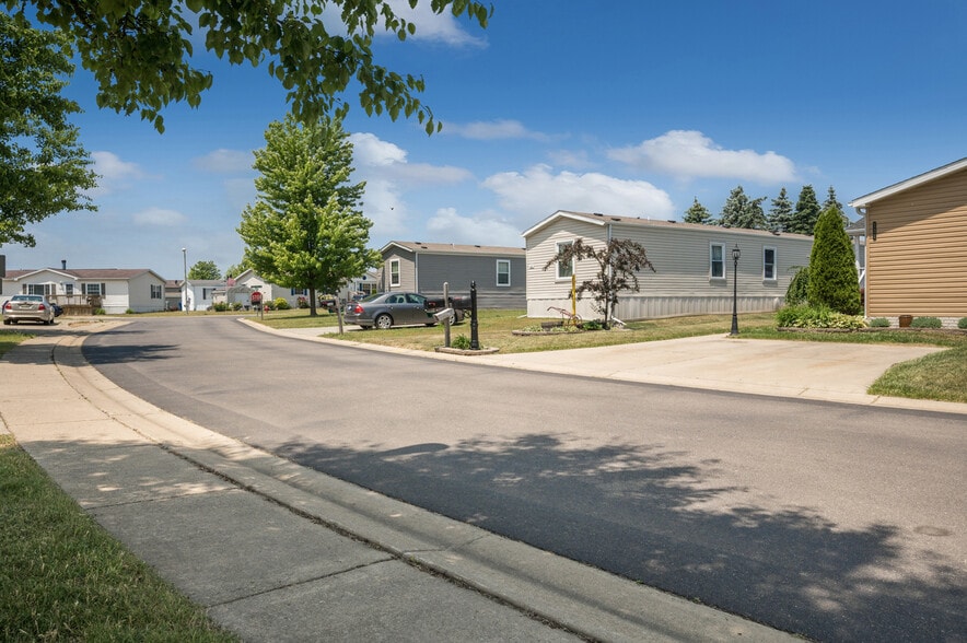 Building Photo - 143 Smokey Hill River Ct