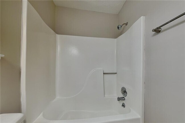 Building Photo - 2940 Trotters Pointe Dr