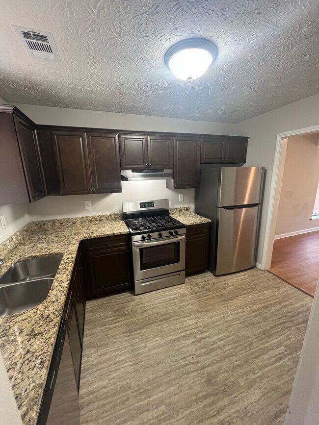 Building Photo - 3028 Dale Ct