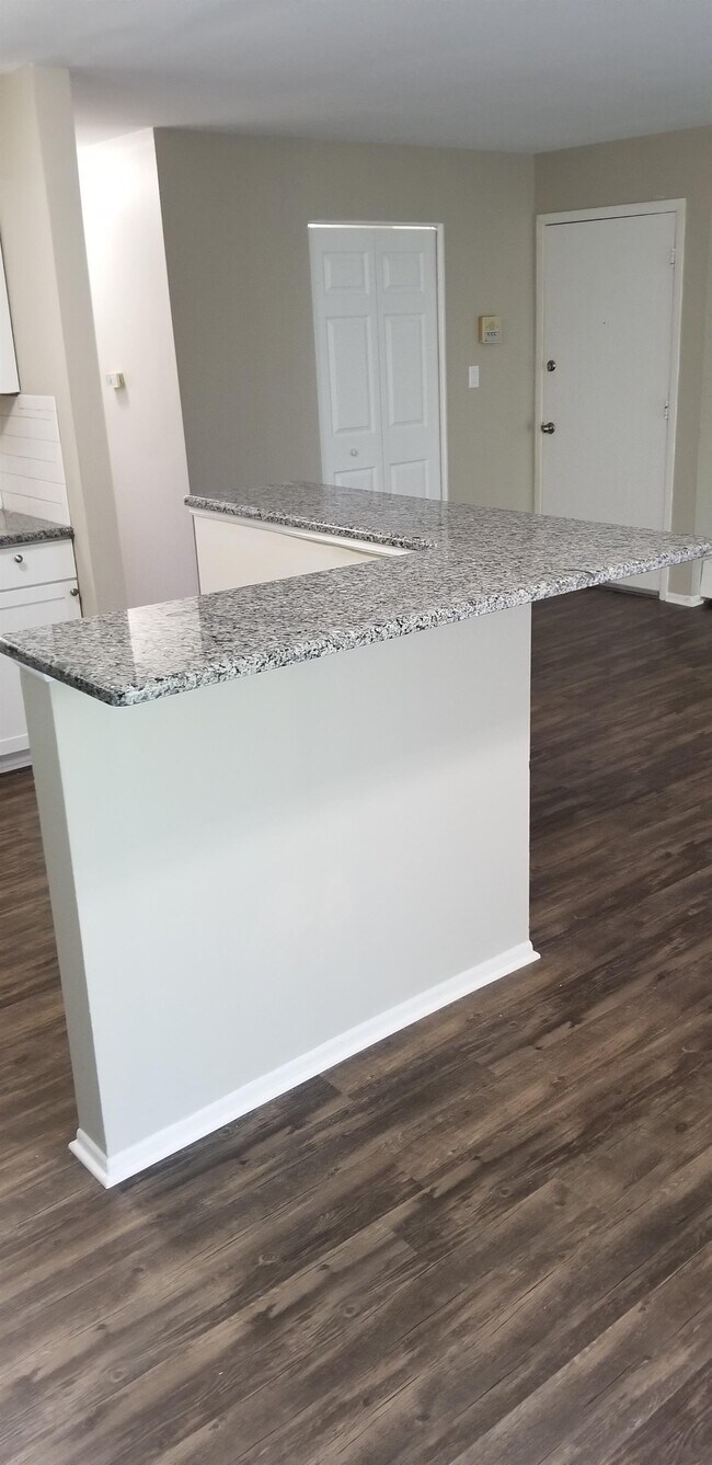 Building Photo - 23700 W Warren Ave