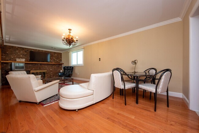 Building Photo - 3201 Bayland Dr