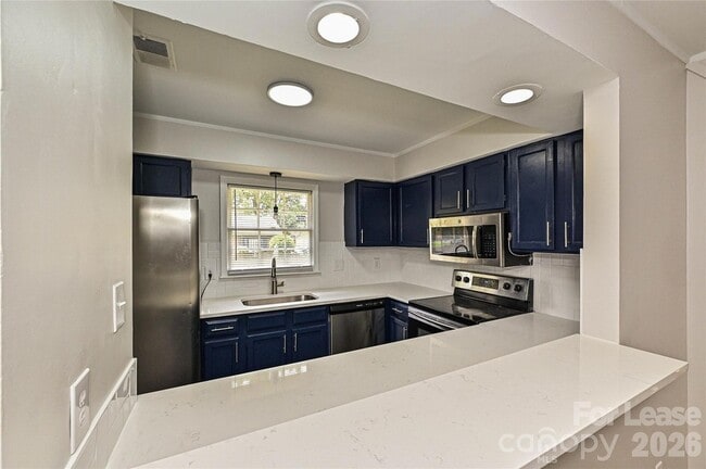 Building Photo - 8439 Country Oaks Rd