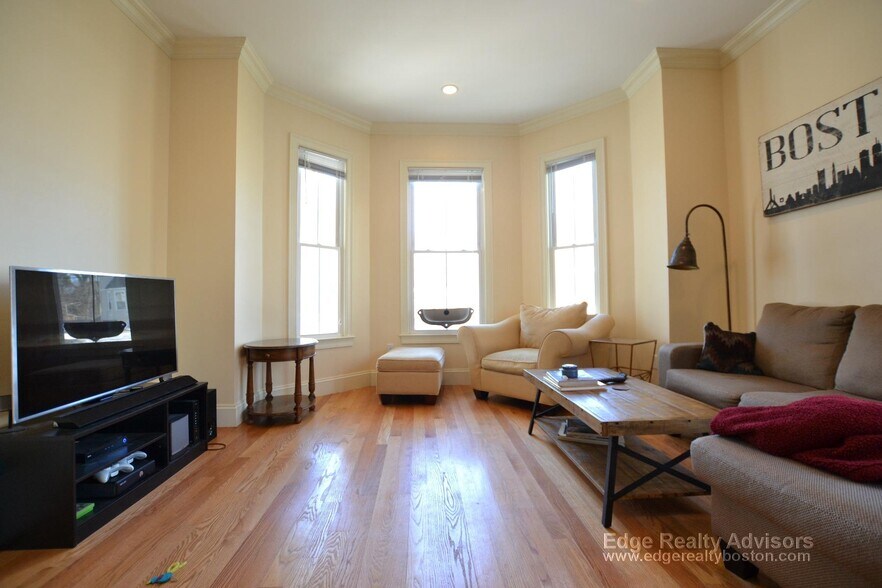 Building Photo - 12 Sparhawk St