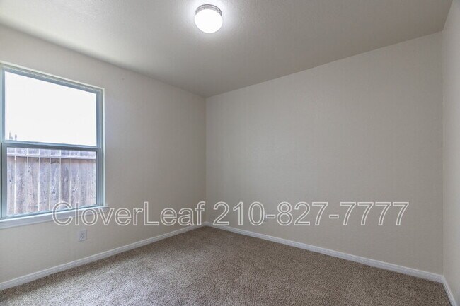 Building Photo - 15266 Snug Harbor Way