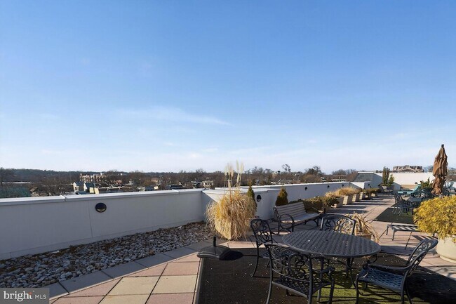 Building Photo - 1115 Cameron St