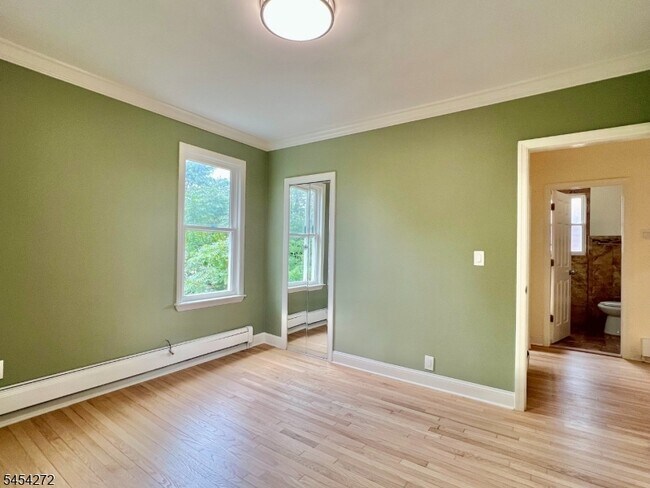 Building Photo - 420 Lakeview Ave