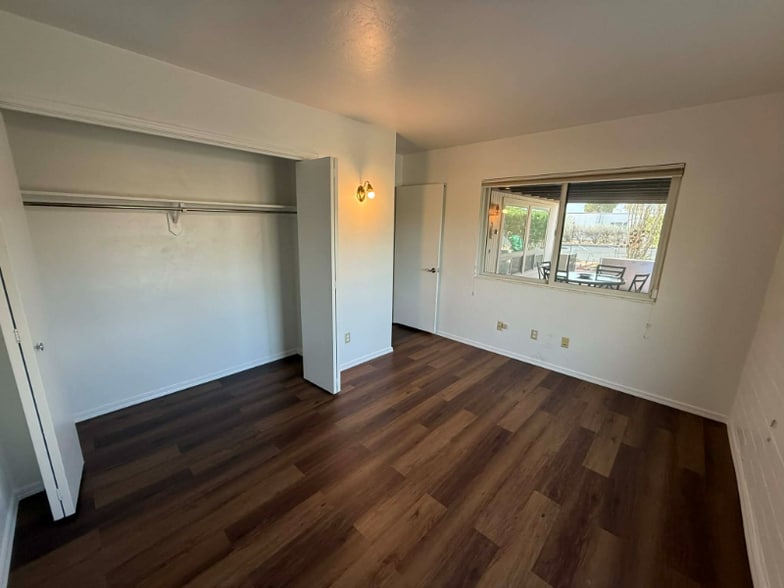 Building Photo - 348 W Via Del Heroe