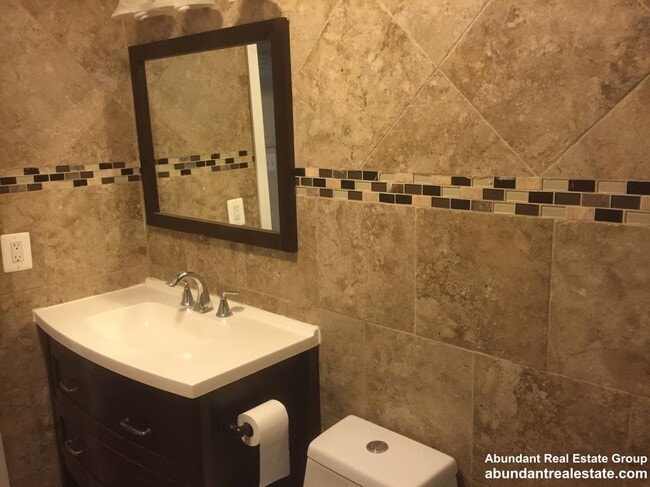 Building Photo - 17 Oxford Cir