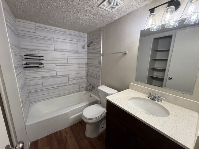 Building Photo - Renovated Apartment- Great OKC Location