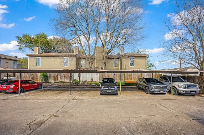 Building Photo - 11000 Kinghurst Dr