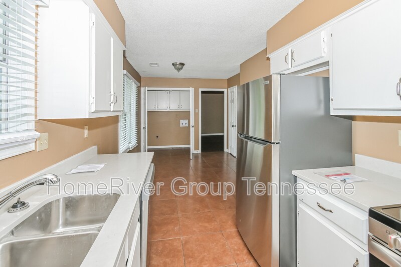 Building Photo - 7391 Hollorn Ln