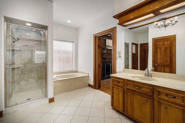 Building Photo - 8007 Vintage Creek Dr