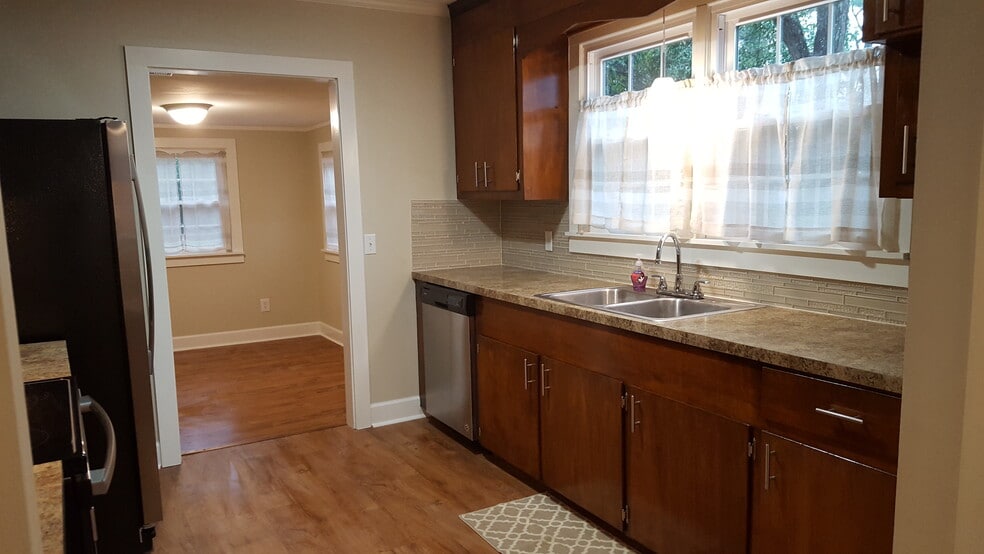 kitchen - 514 Laurens Avenue