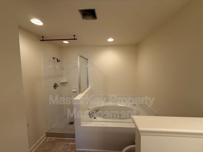 Building Photo - 5420 Goldenglow Way