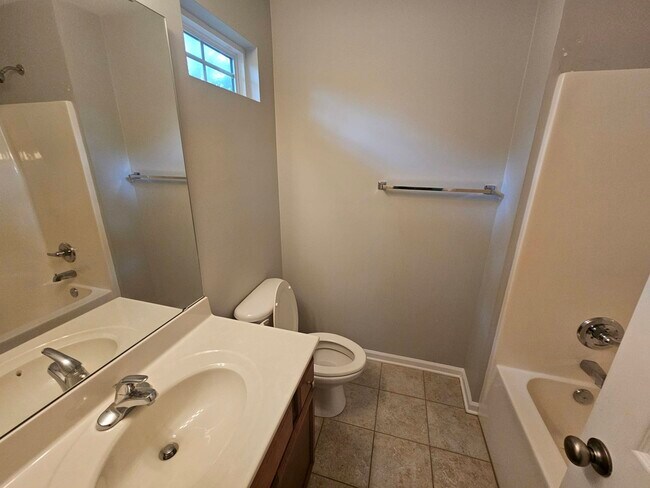 Building Photo - 13 Crossbow Pl