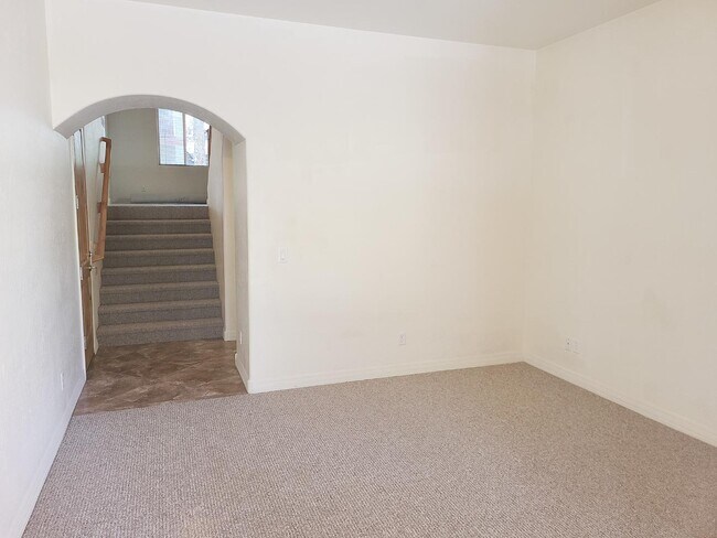 Building Photo - 1021 E Sterling Ln