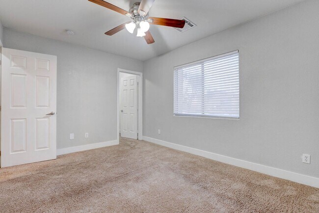 Building Photo - 6469 Abbey Door Ct