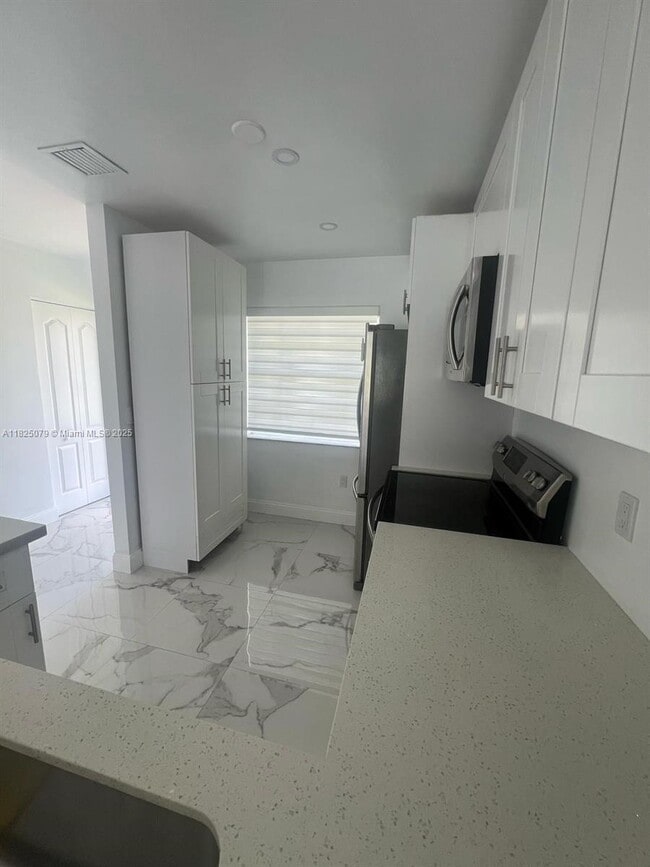 Building Photo - 14213 SW 121st Pl